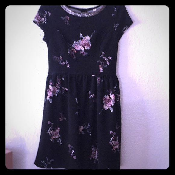 Dress - Picture 1 of 6